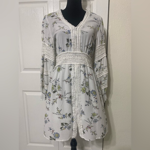 American Rag Dresses & Skirts - American Rag Cie Floral Embroidered White Dress V-Neck size M